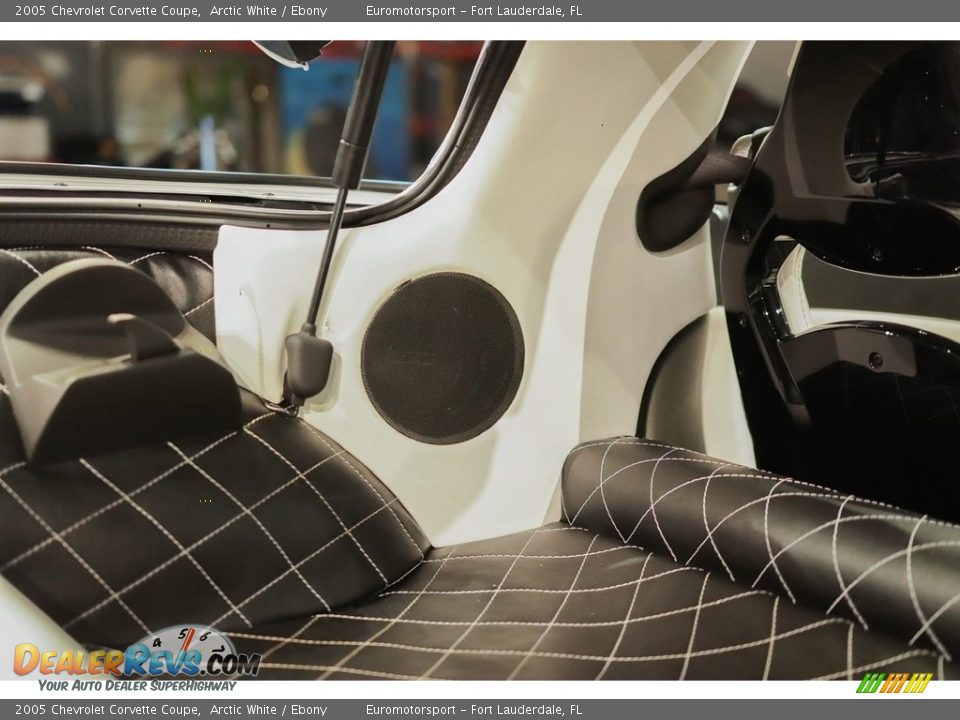 2005 Chevrolet Corvette Coupe Arctic White / Ebony Photo #30
