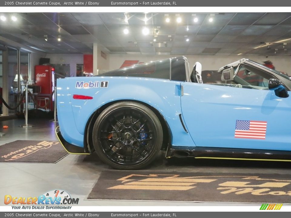 2005 Chevrolet Corvette Coupe Arctic White / Ebony Photo #42