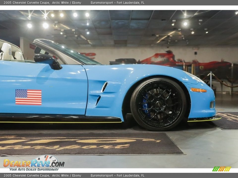 2005 Chevrolet Corvette Coupe Arctic White / Ebony Photo #43