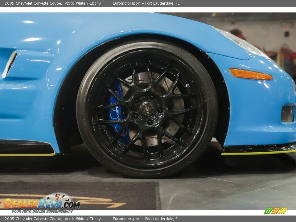 2005 Chevrolet Corvette Coupe Arctic White / Ebony Photo #44