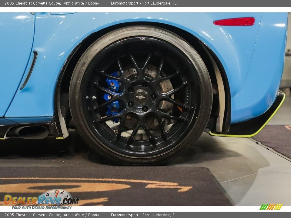 2005 Chevrolet Corvette Coupe Arctic White / Ebony Photo #47
