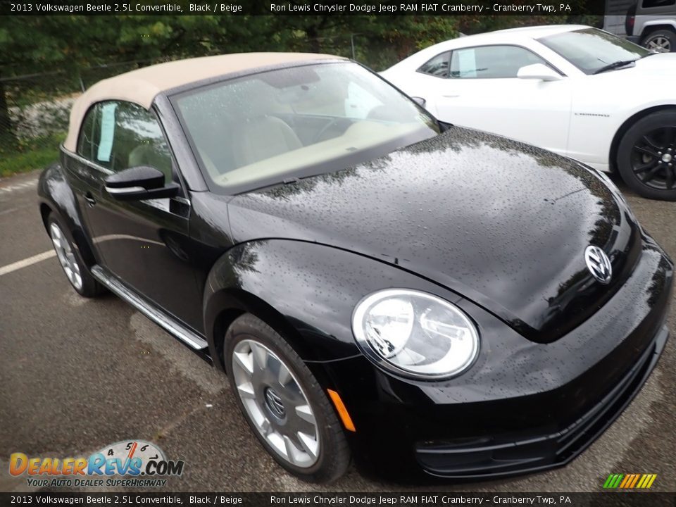 2013 Volkswagen Beetle 2.5L Convertible Black / Beige Photo #3