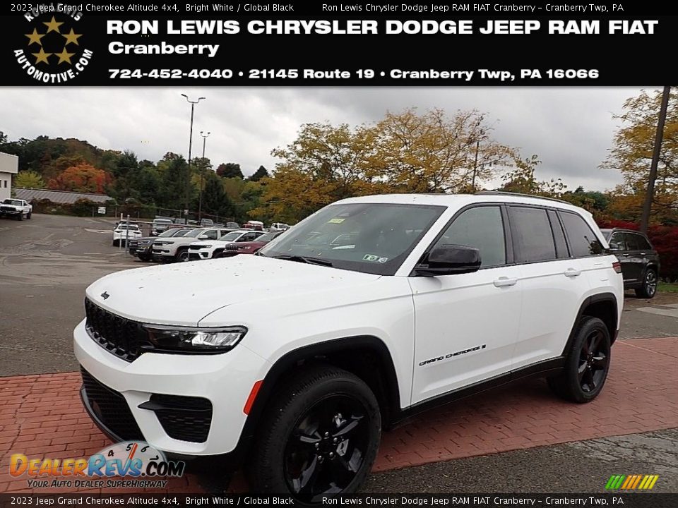 2023 Jeep Grand Cherokee Altitude 4x4 Bright White / Global Black Photo #1