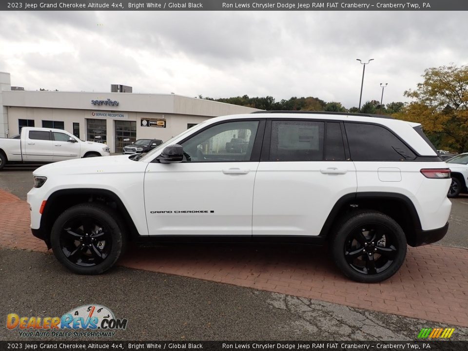 2023 Jeep Grand Cherokee Altitude 4x4 Bright White / Global Black Photo #2