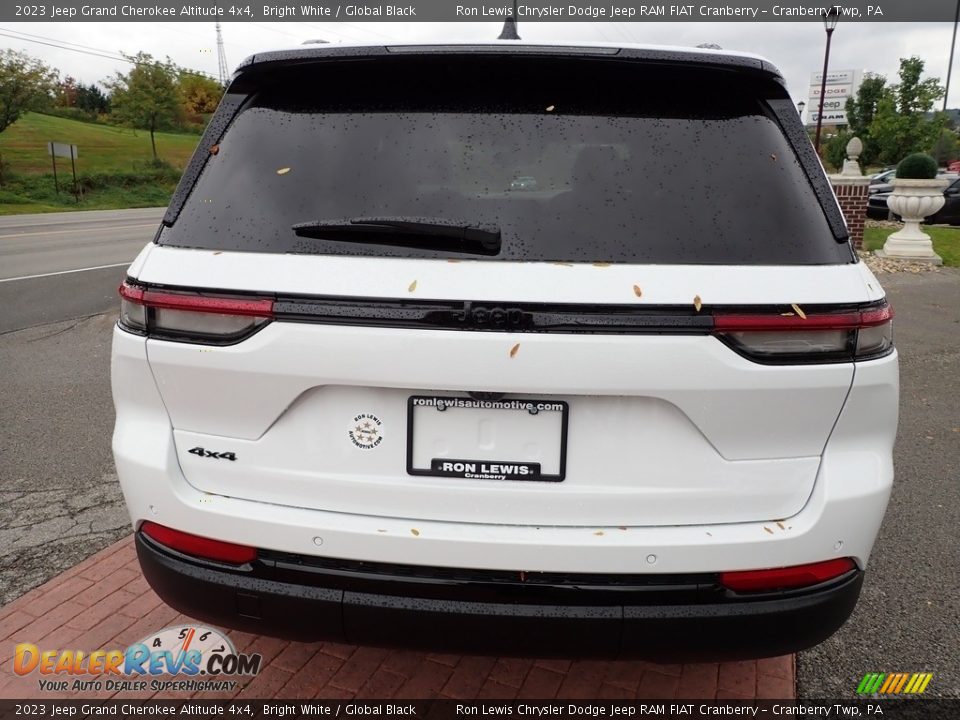 2023 Jeep Grand Cherokee Altitude 4x4 Bright White / Global Black Photo #4