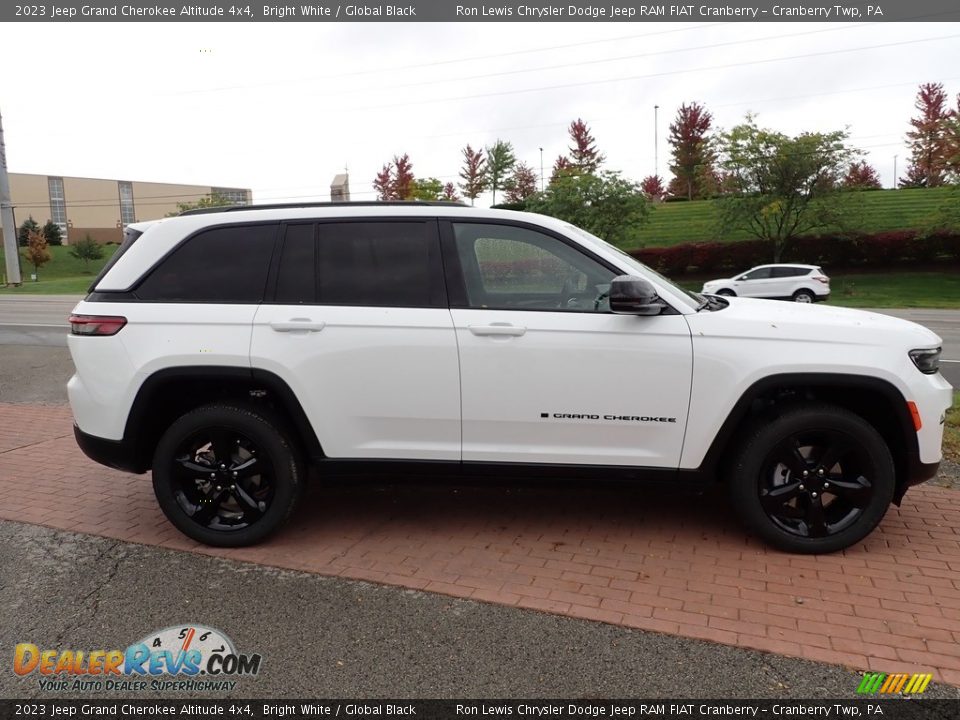 2023 Jeep Grand Cherokee Altitude 4x4 Bright White / Global Black Photo #6