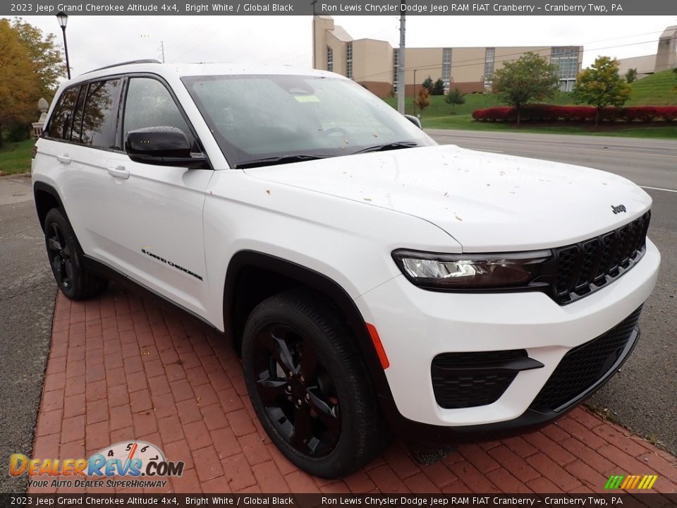 2023 Jeep Grand Cherokee Altitude 4x4 Bright White / Global Black Photo #7