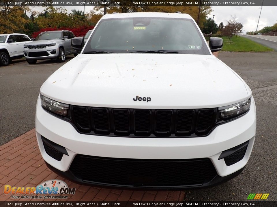 2023 Jeep Grand Cherokee Altitude 4x4 Bright White / Global Black Photo #8