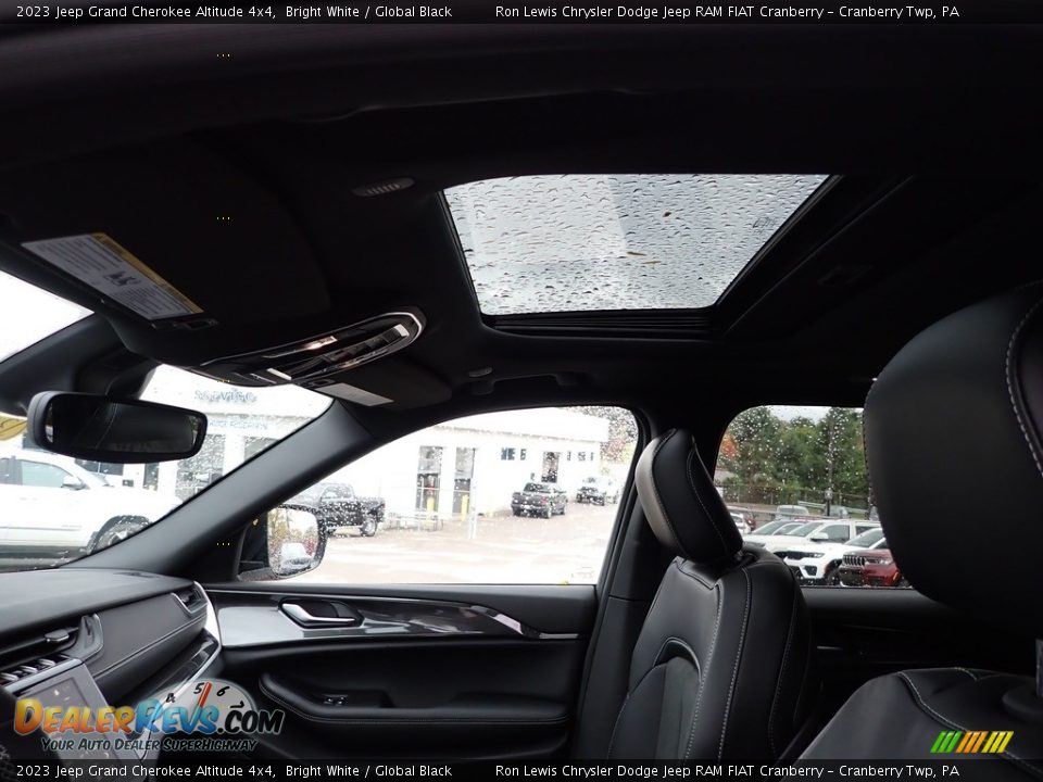 2023 Jeep Grand Cherokee Altitude 4x4 Bright White / Global Black Photo #19