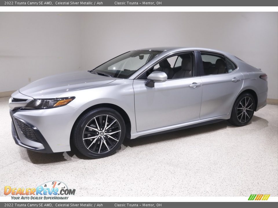 Front 3/4 View of 2022 Toyota Camry SE AWD Photo #3