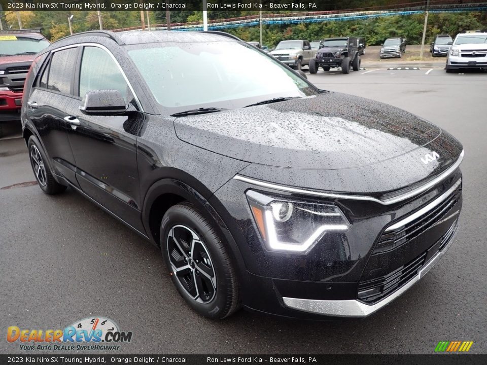 Front 3/4 View of 2023 Kia Niro SX Touring Hybrid Photo #2