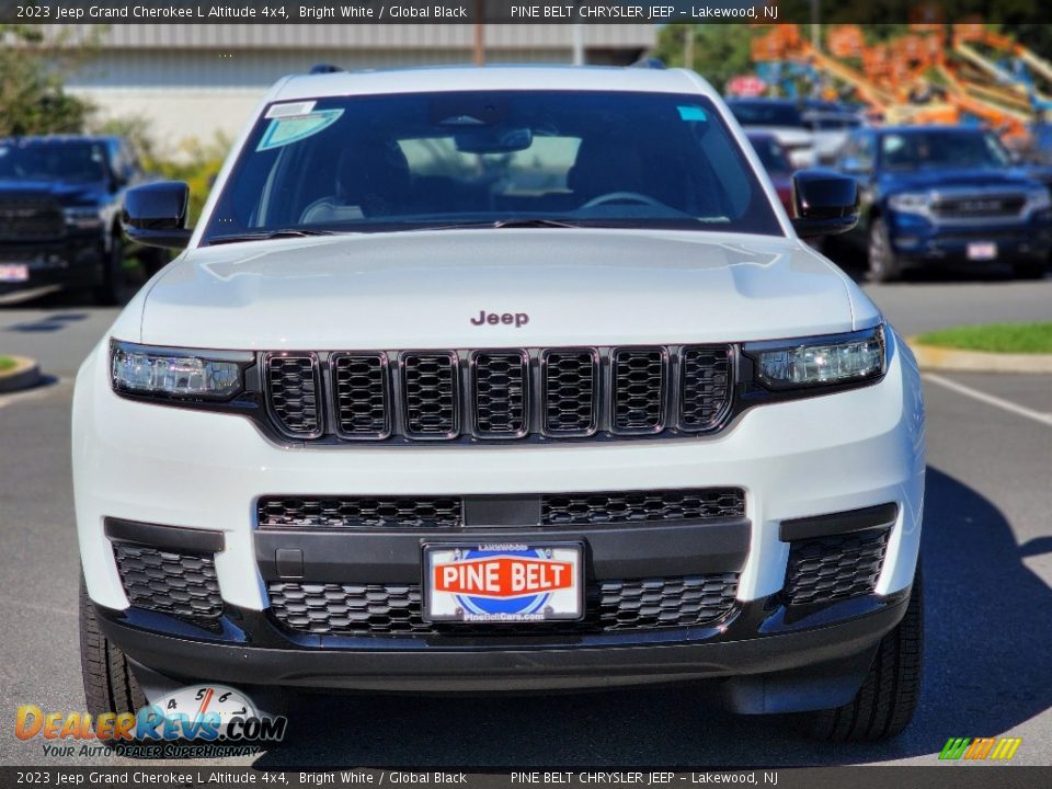 2023 Jeep Grand Cherokee L Altitude 4x4 Bright White / Global Black Photo #2