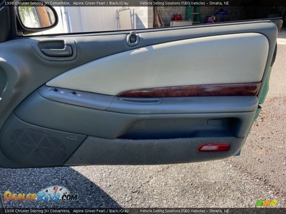 Door Panel of 1998 Chrysler Sebring JXi Convertible Photo #21