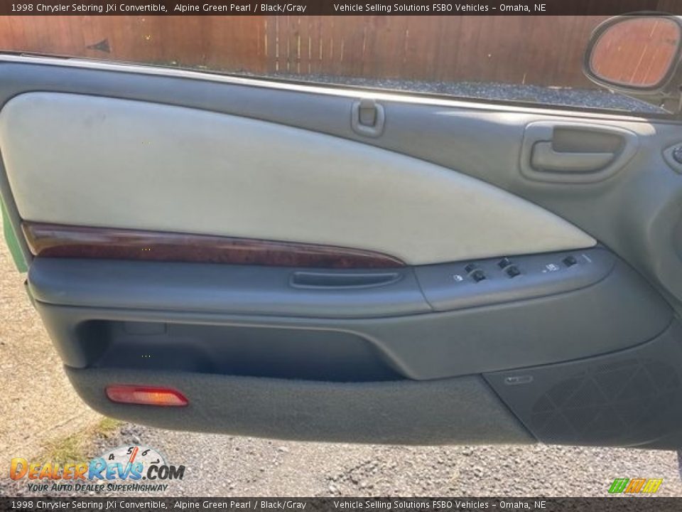 Door Panel of 1998 Chrysler Sebring JXi Convertible Photo #27