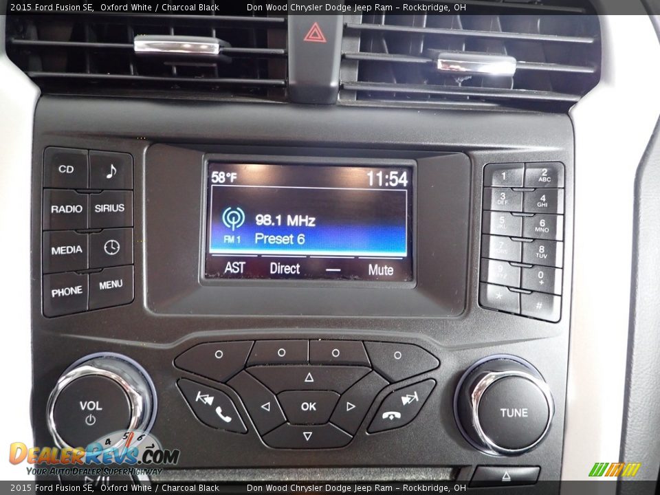 2015 Ford Fusion SE Oxford White / Charcoal Black Photo #18