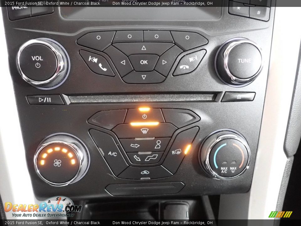 2015 Ford Fusion SE Oxford White / Charcoal Black Photo #19
