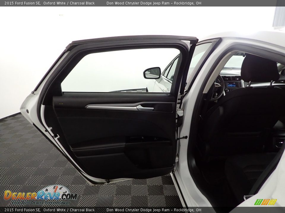 2015 Ford Fusion SE Oxford White / Charcoal Black Photo #22