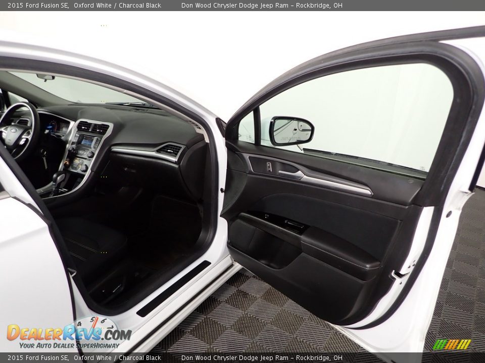 2015 Ford Fusion SE Oxford White / Charcoal Black Photo #25