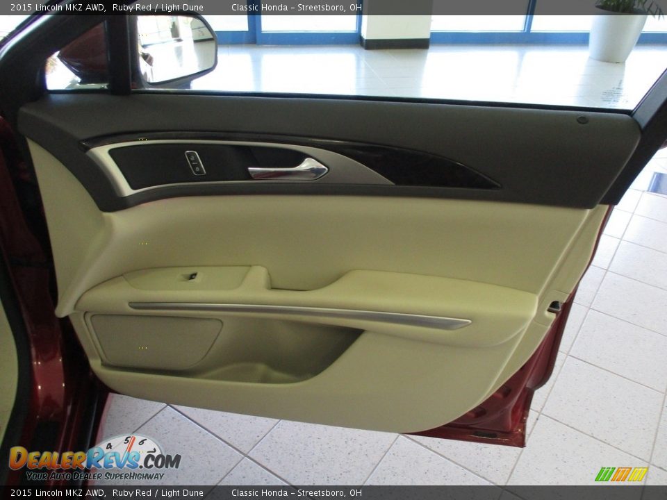 Door Panel of 2015 Lincoln MKZ AWD Photo #15