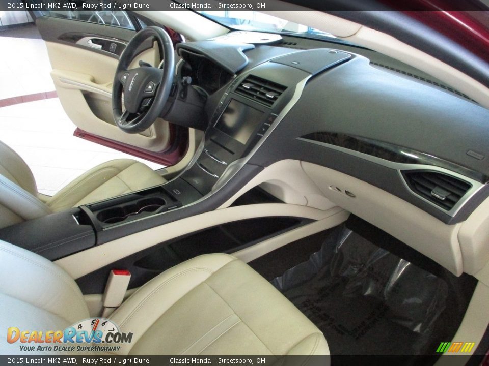 Dashboard of 2015 Lincoln MKZ AWD Photo #16