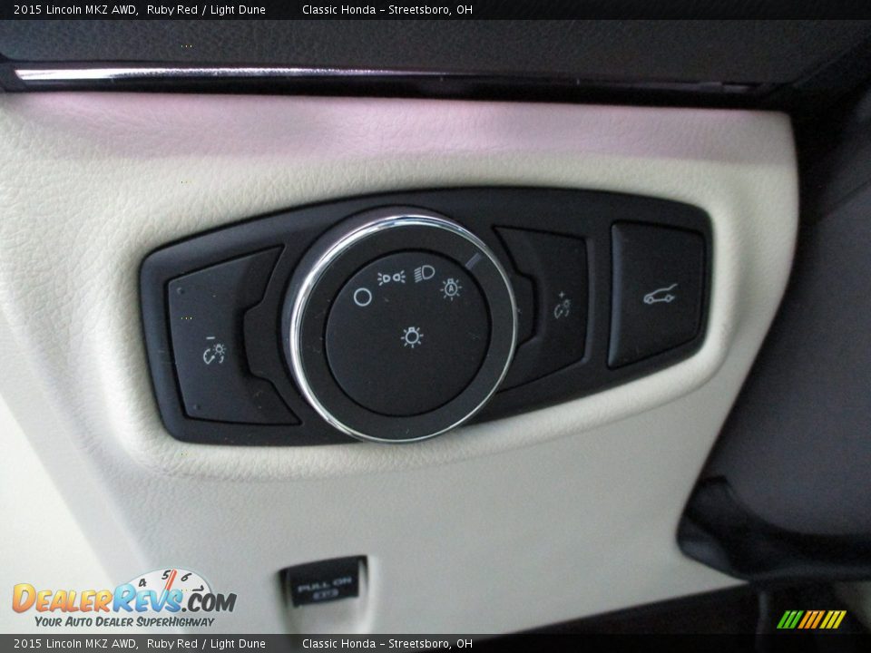 Controls of 2015 Lincoln MKZ AWD Photo #30