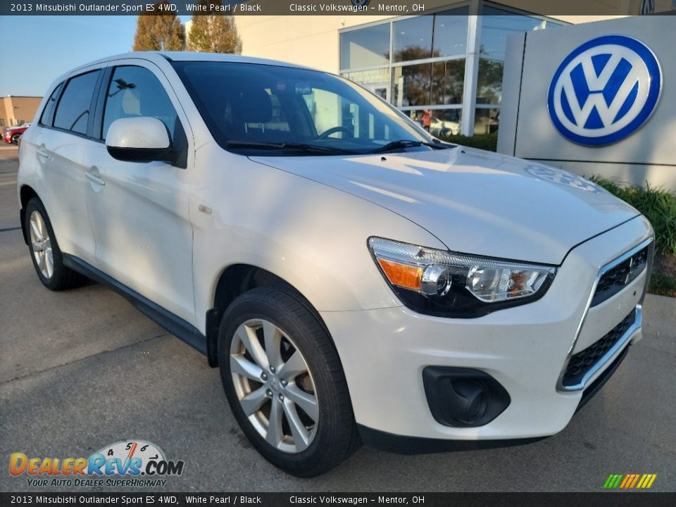 Front 3/4 View of 2013 Mitsubishi Outlander Sport ES 4WD Photo #1