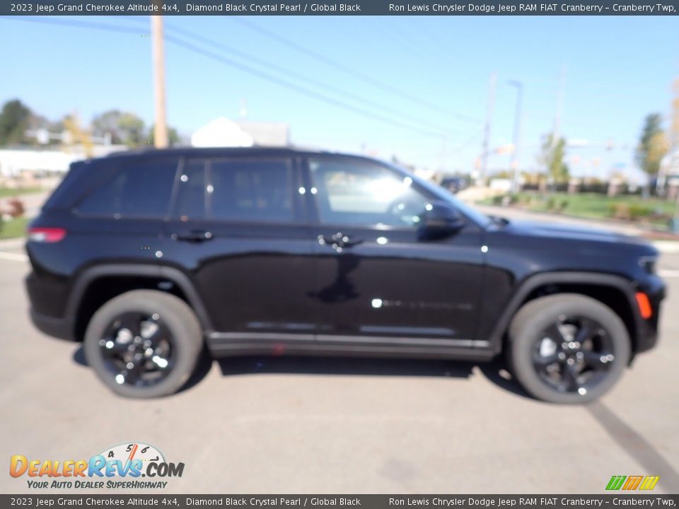 2023 Jeep Grand Cherokee Altitude 4x4 Diamond Black Crystal Pearl / Global Black Photo #6