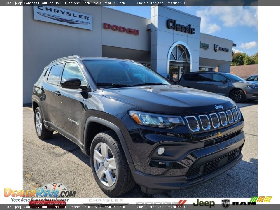 2022 Jeep Compass Latitude 4x4 Diamond Black Crystal Pearl / Black Photo #1