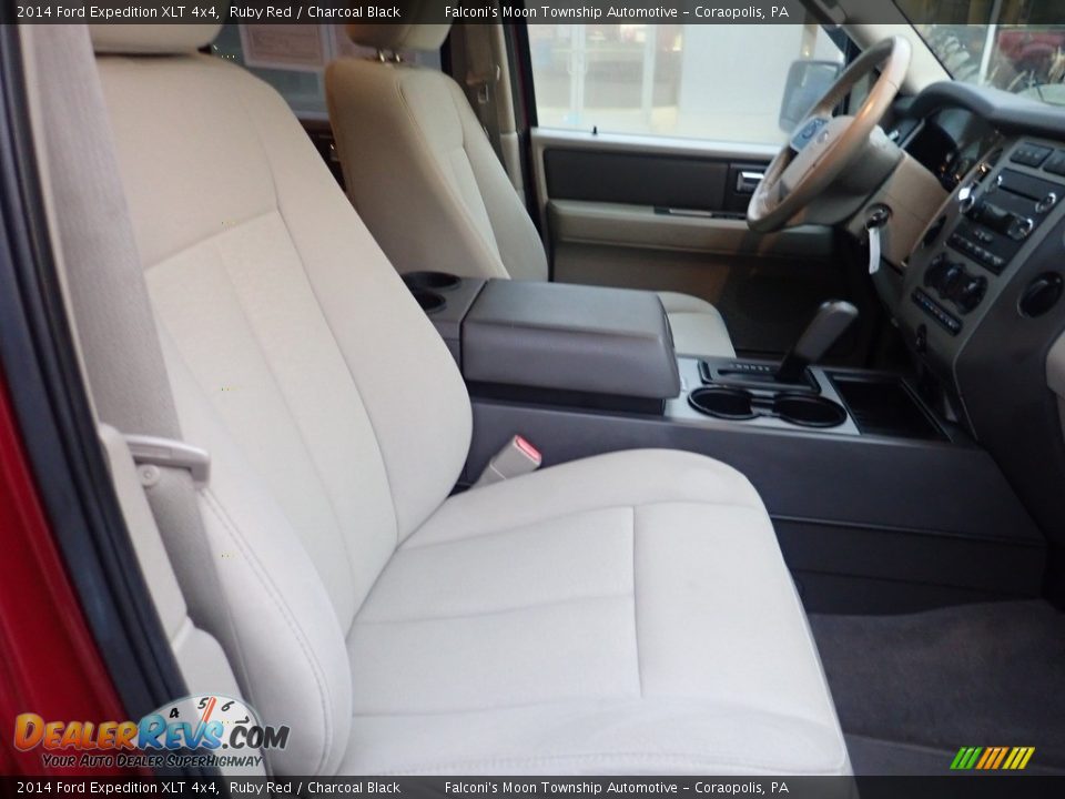 Front Seat of 2014 Ford Expedition XLT 4x4 Photo #11