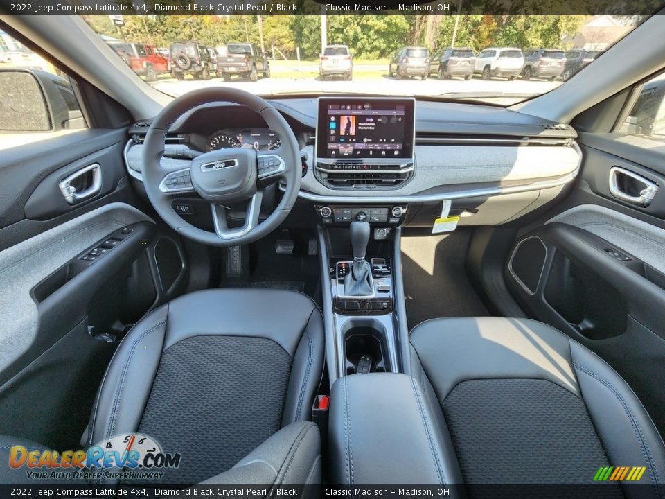 2022 Jeep Compass Latitude 4x4 Diamond Black Crystal Pearl / Black Photo #4