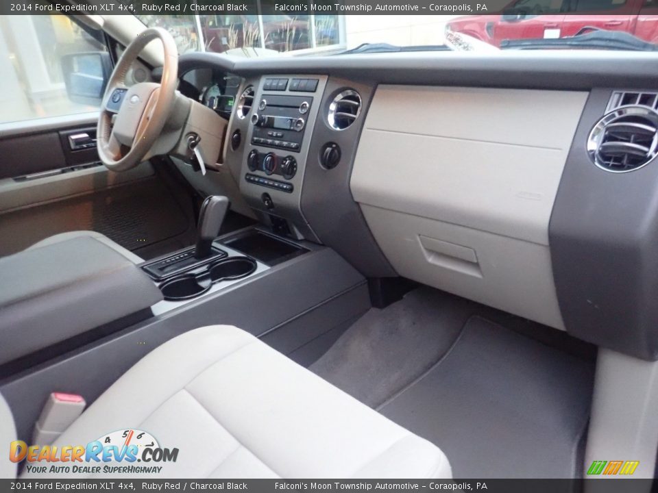 Dashboard of 2014 Ford Expedition XLT 4x4 Photo #12