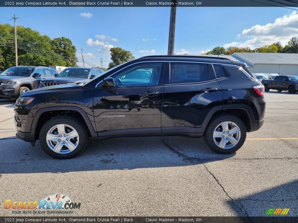 2022 Jeep Compass Latitude 4x4 Diamond Black Crystal Pearl / Black Photo #8