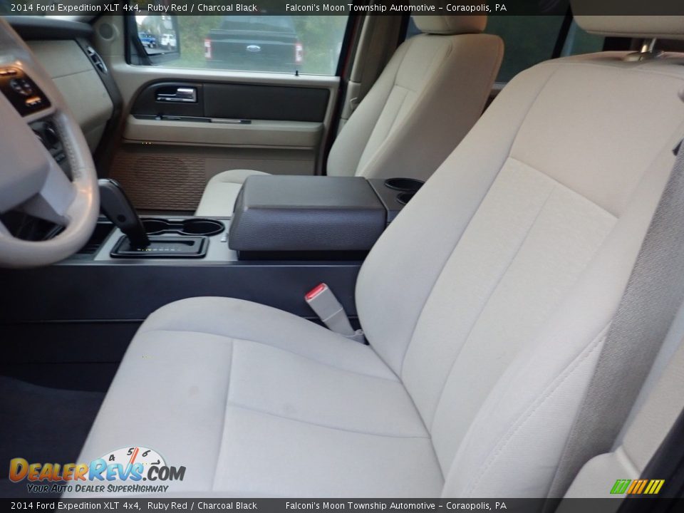 Front Seat of 2014 Ford Expedition XLT 4x4 Photo #17