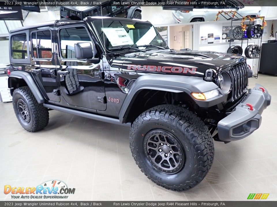 Front 3/4 View of 2023 Jeep Wrangler Unlimited Rubicon 4x4 Photo #8