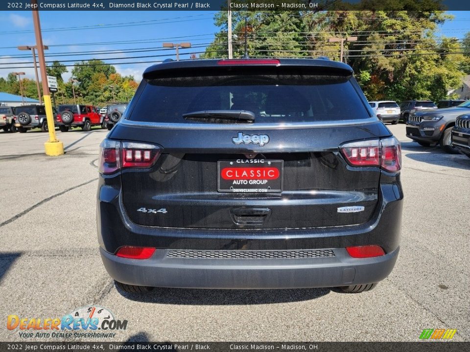 2022 Jeep Compass Latitude 4x4 Diamond Black Crystal Pearl / Black Photo #10