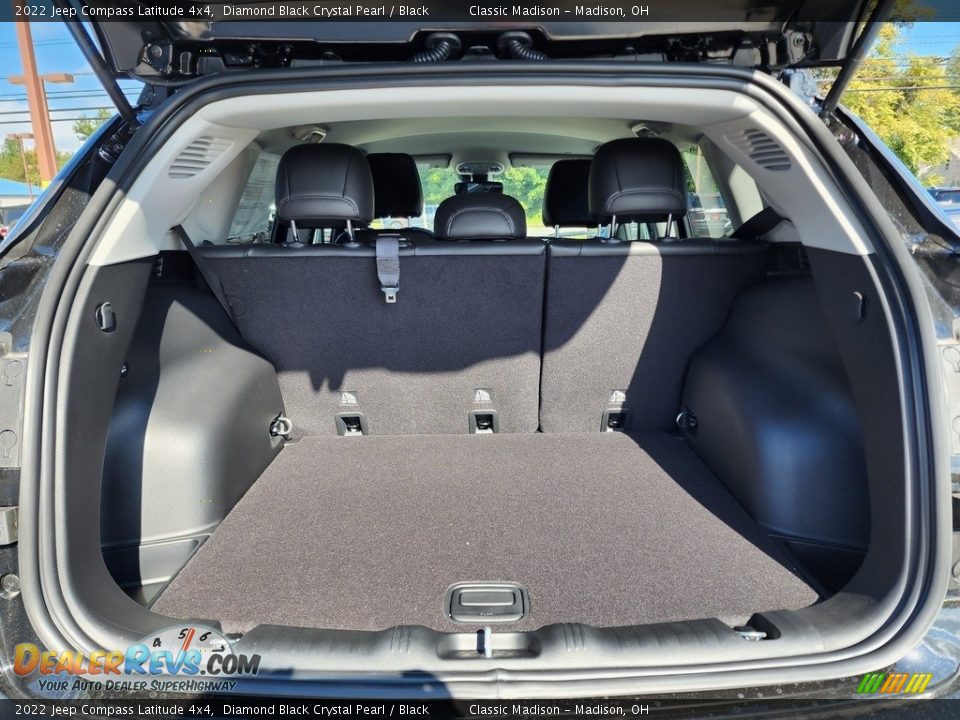 2022 Jeep Compass Latitude 4x4 Diamond Black Crystal Pearl / Black Photo #11