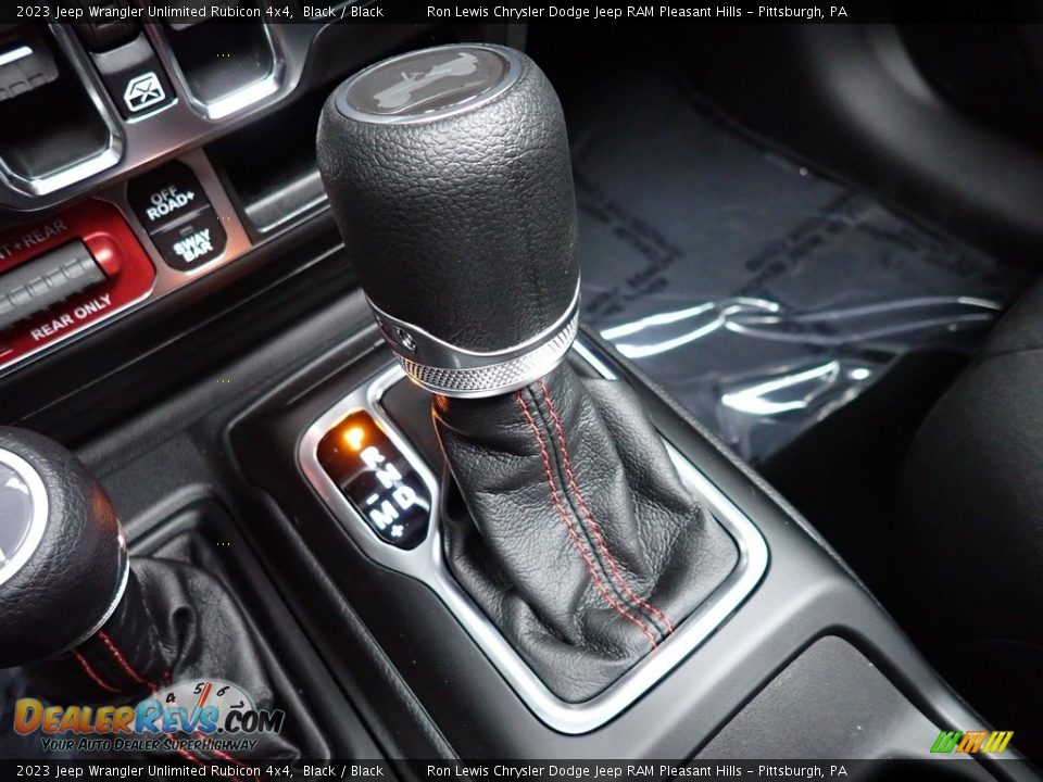 2023 Jeep Wrangler Unlimited Rubicon 4x4 Shifter Photo #17