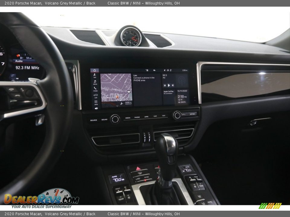 Controls of 2020 Porsche Macan  Photo #9