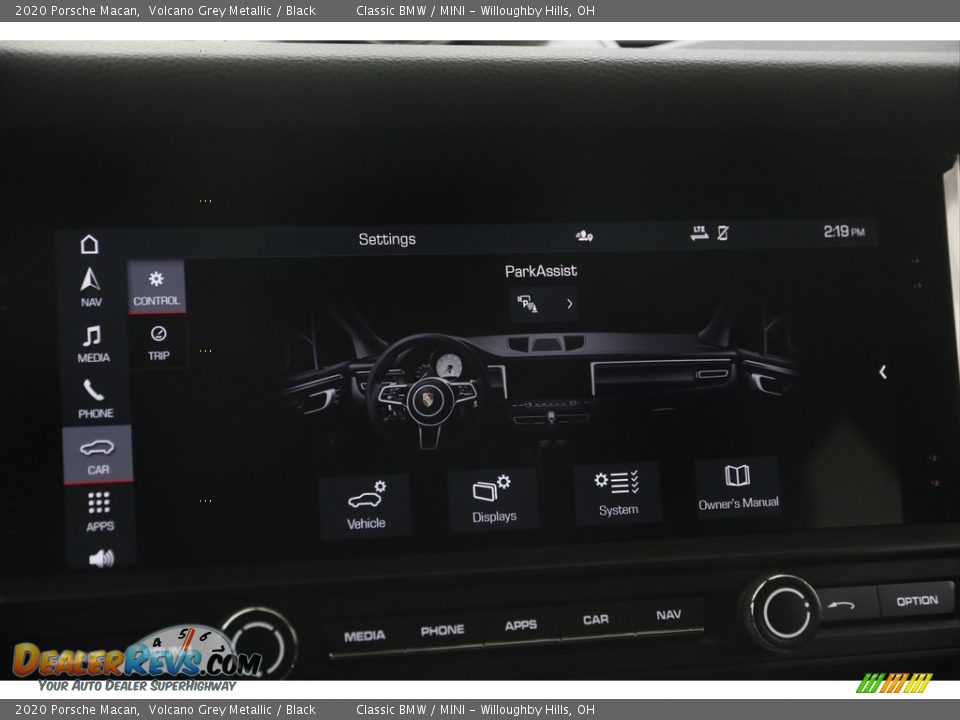 Controls of 2020 Porsche Macan  Photo #14