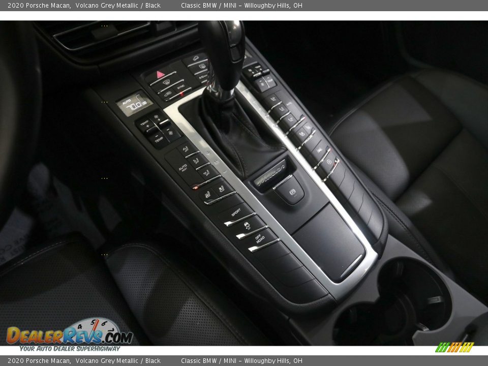 Controls of 2020 Porsche Macan  Photo #16