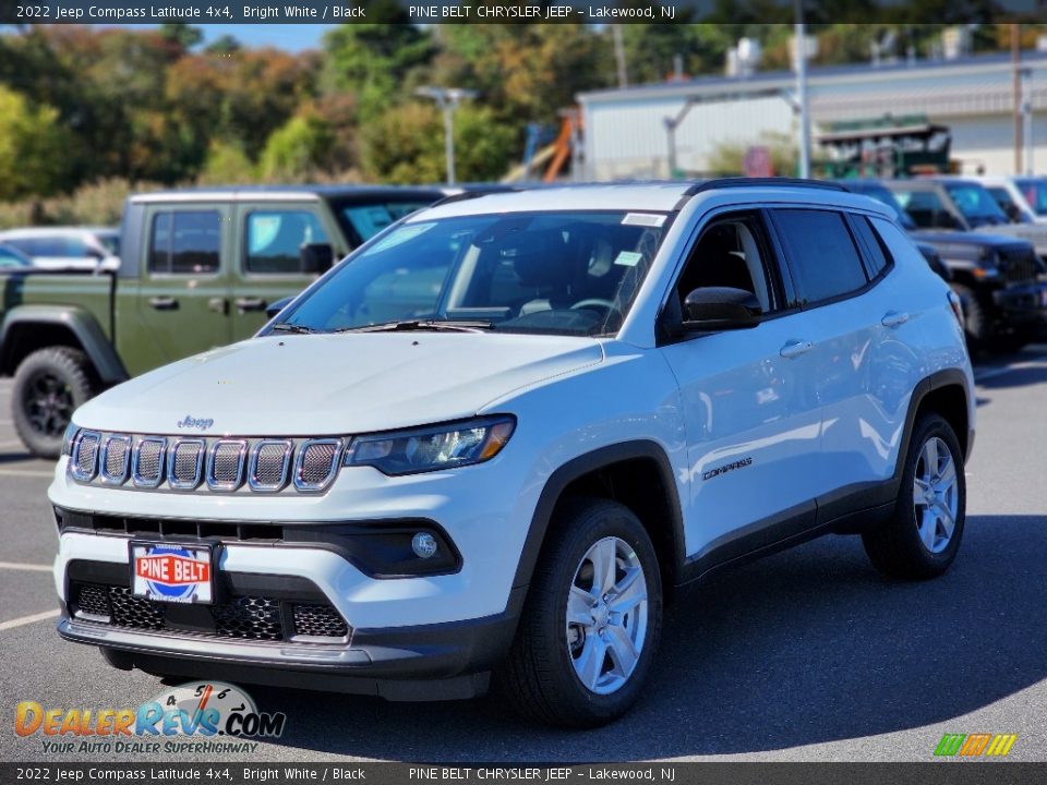 2022 Jeep Compass Latitude 4x4 Bright White / Black Photo #1