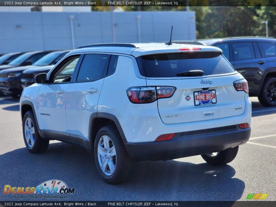 2022 Jeep Compass Latitude 4x4 Bright White / Black Photo #4