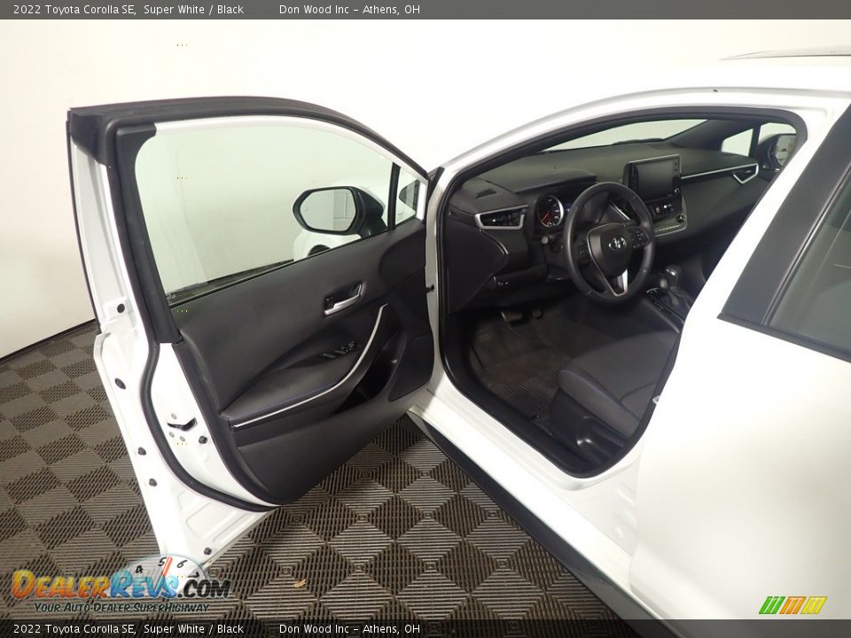 2022 Toyota Corolla SE Super White / Black Photo #17