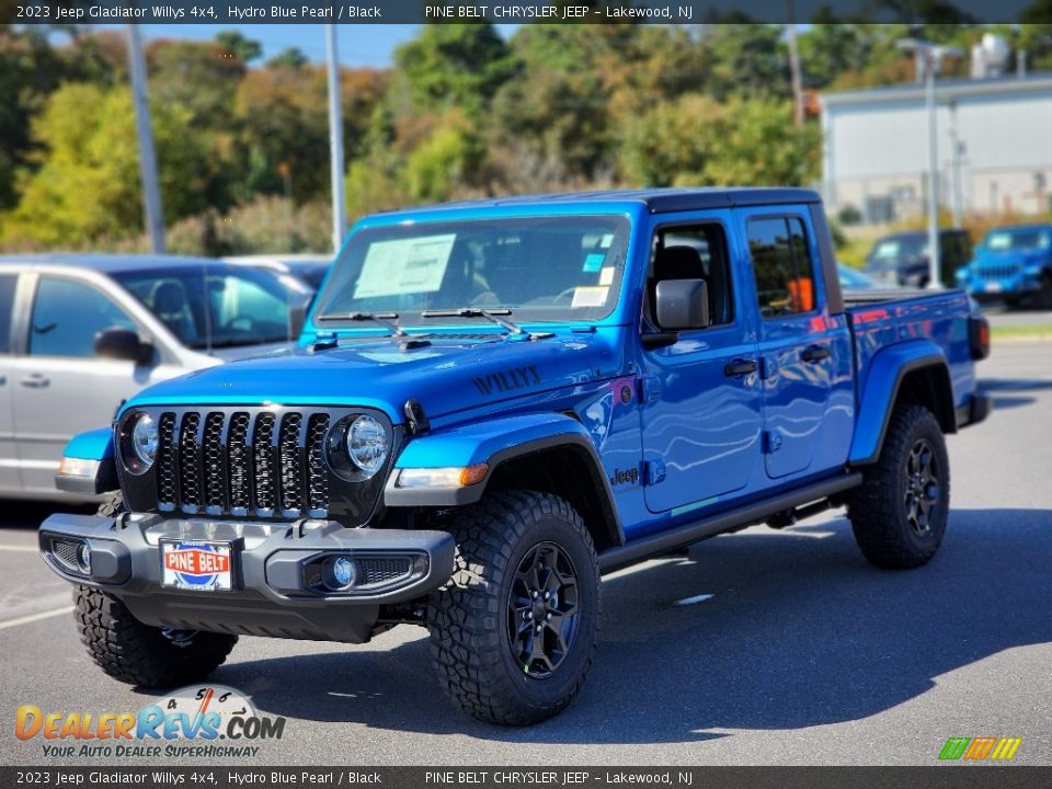 Front 3/4 View of 2023 Jeep Gladiator Willys 4x4 Photo #1