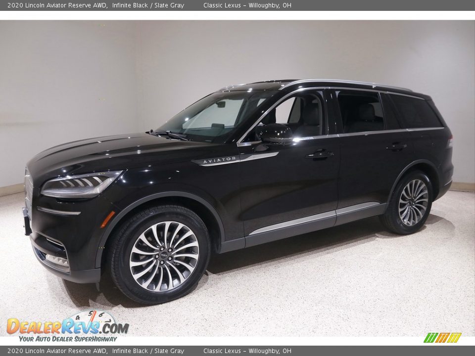 Front 3/4 View of 2020 Lincoln Aviator Reserve AWD Photo #3