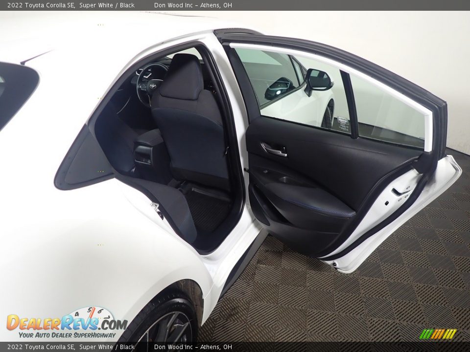 2022 Toyota Corolla SE Super White / Black Photo #33
