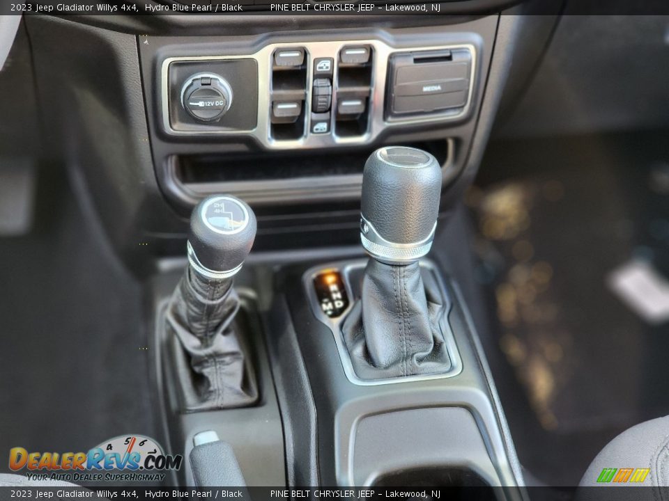 2023 Jeep Gladiator Willys 4x4 Shifter Photo #9