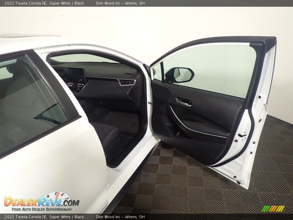 2022 Toyota Corolla SE Super White / Black Photo #35