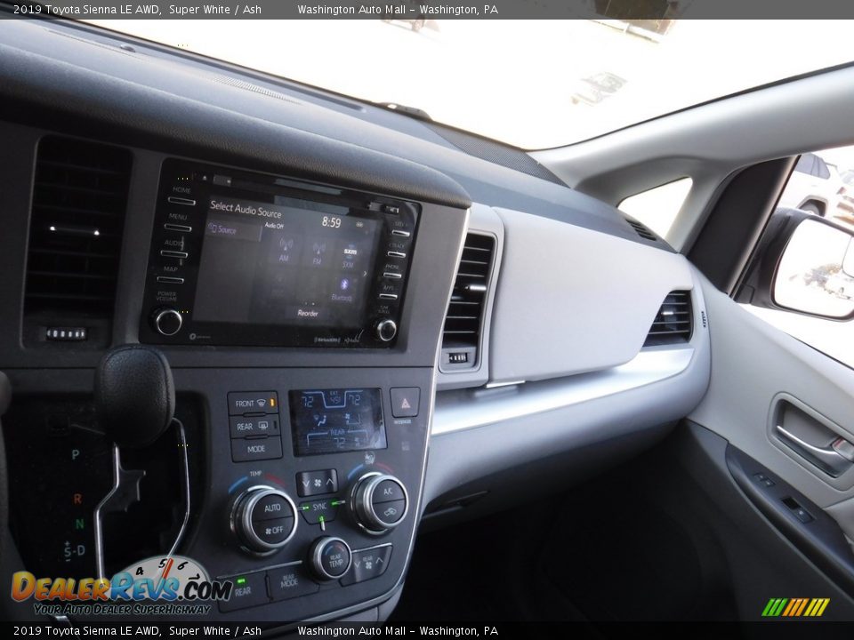 2019 Toyota Sienna LE AWD Super White / Ash Photo #4