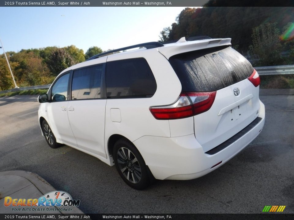 2019 Toyota Sienna LE AWD Super White / Ash Photo #14